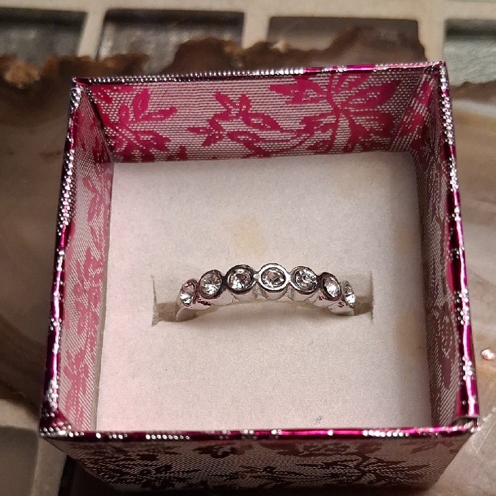Vintage Silver Band Ring with Clear Stones